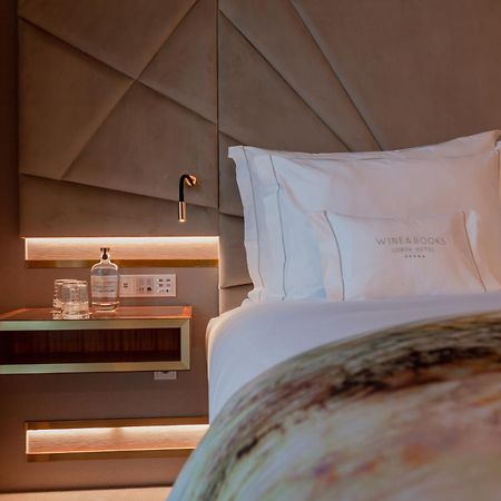 Wine & Books Lisboa Hotel Εξωτερικό φωτογραφία A bedroom at The Hari