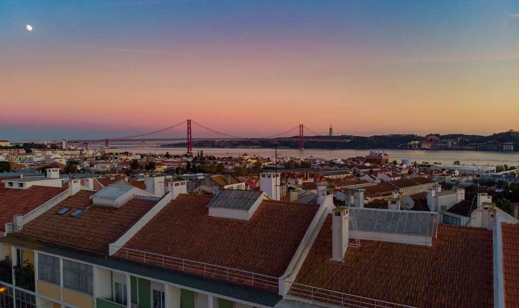 Wine & Books Lisboa Hotel Ανέσεις φωτογραφία View of the roofs of the houses of the parish of Santo Estêvão.