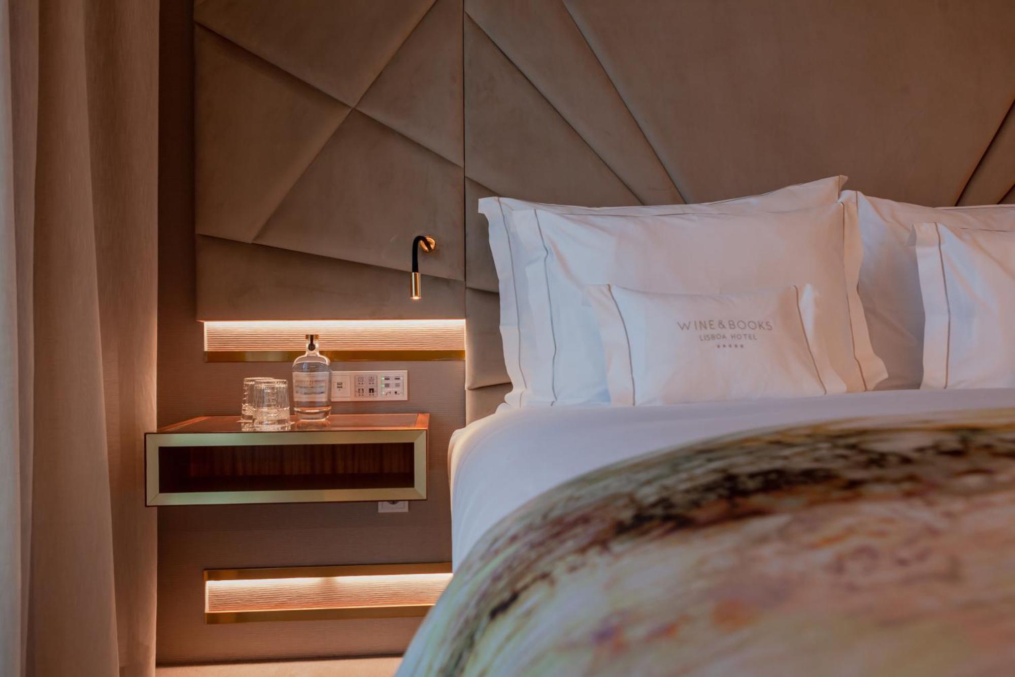 Wine & Books Lisboa Hotel Εξωτερικό φωτογραφία A bedroom at The Hari